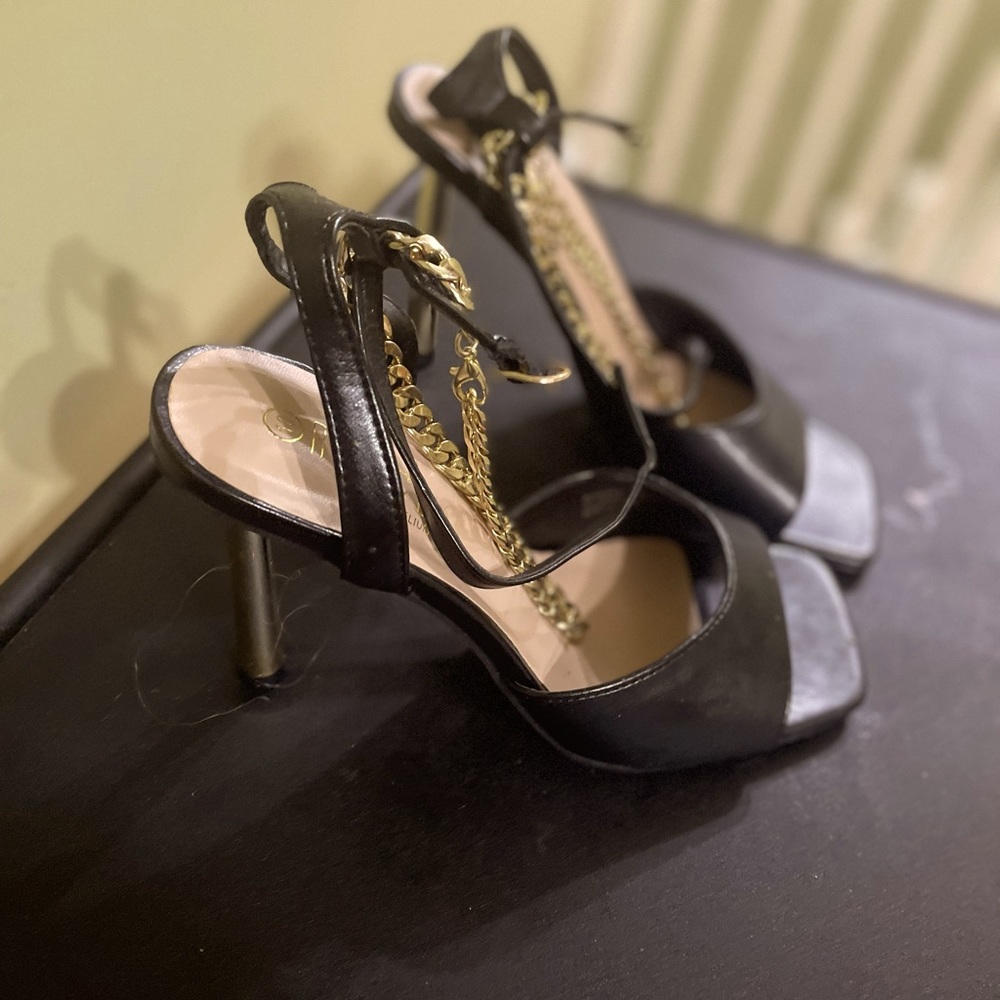 Black chain anklet sandals with shiny heels size 10